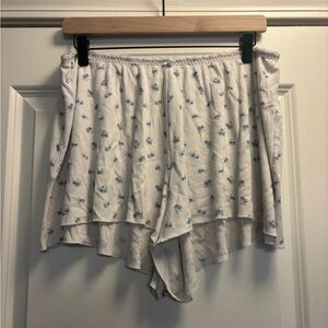 Skims White Floral Ribbed Lounge Shorts with Blue Print Women’s Size XL
